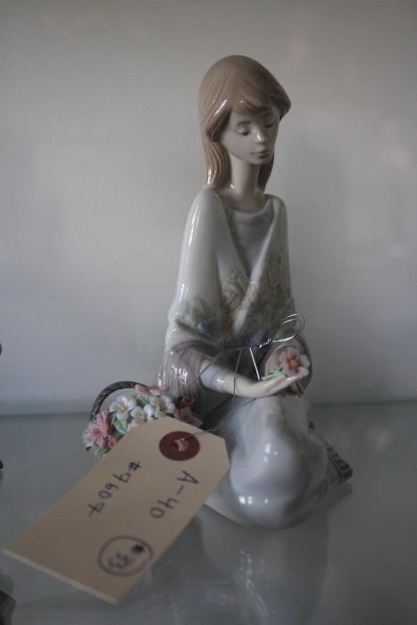 A40 #33 Lladro Flower Song #7607