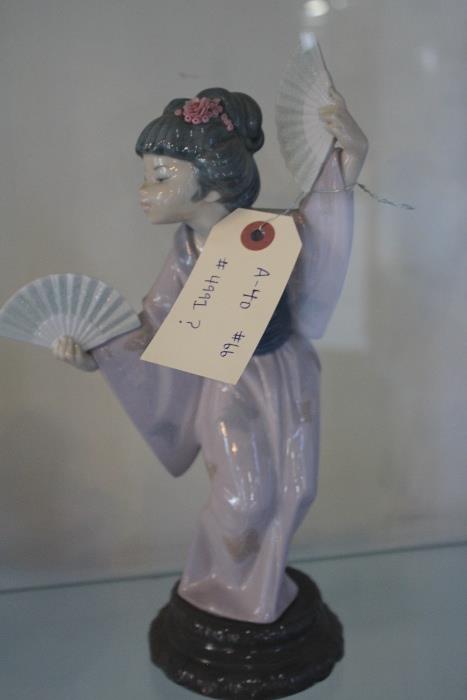 A40 #66 Lladro Madame Butterfly #4991
