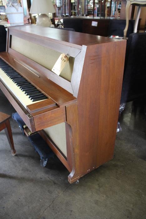 A19#6 Janssen 1923 Console Piano Walnut Finish Little Rough Condition of 7 #52294