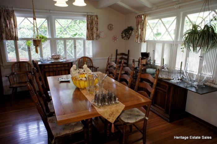 Dining Room Table w/8 Chairs