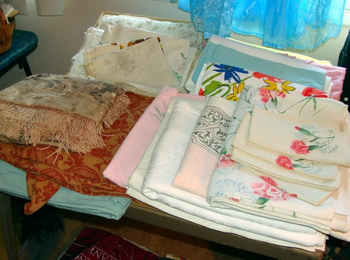 Vintage Linens Tablecloth Vera California Hand Prints Floral Mod
