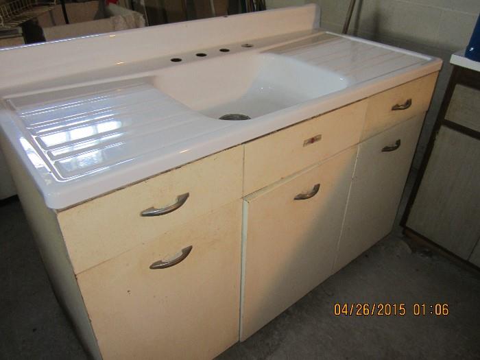 Yes... this is a vintage enamel sink and base!!!