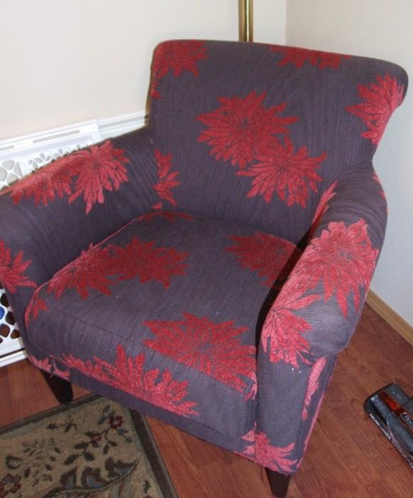 ELEGANT FUN SITTING CHAIR IN GREY AND REDS