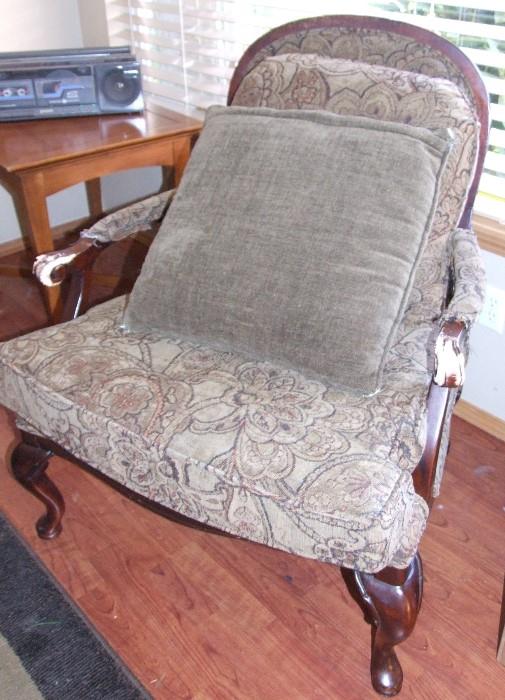 MATCHING LARGE SITTING CHAIR....SOLD SEPRATLEY