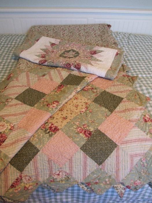BED QUILT WITH MATCHING PILLOW SHAM