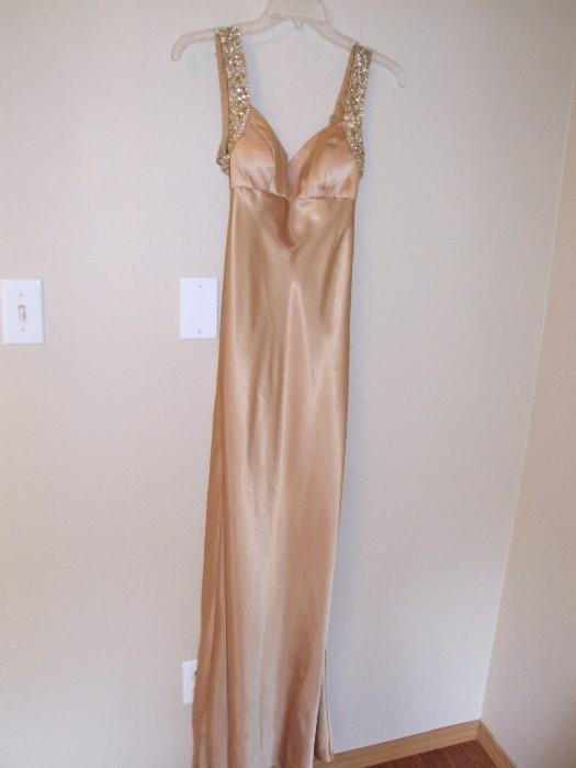 ELEGANT WOMENS EVENING GOWNS. GREAT FOR PROMS. SIZES SMALL-MEDIUM. ASSORTED COLORS