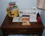 Singer stylistic sewing machine in very good condition.