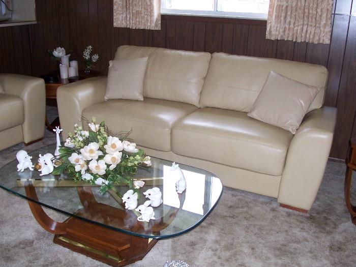 Jasse's Fine Furniture Leather Sofa