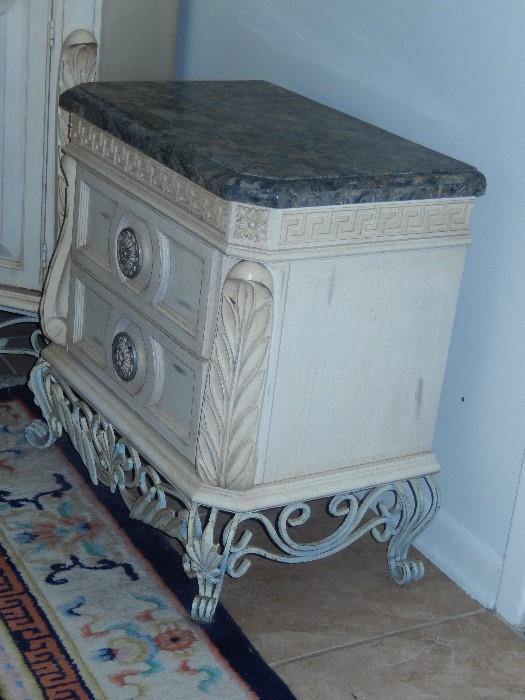 ONE OF TWO NIGHTSTANDS WITH MARBLE TOP