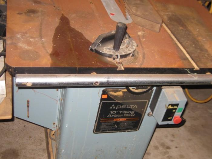 DELTA 10" TABLE SAW