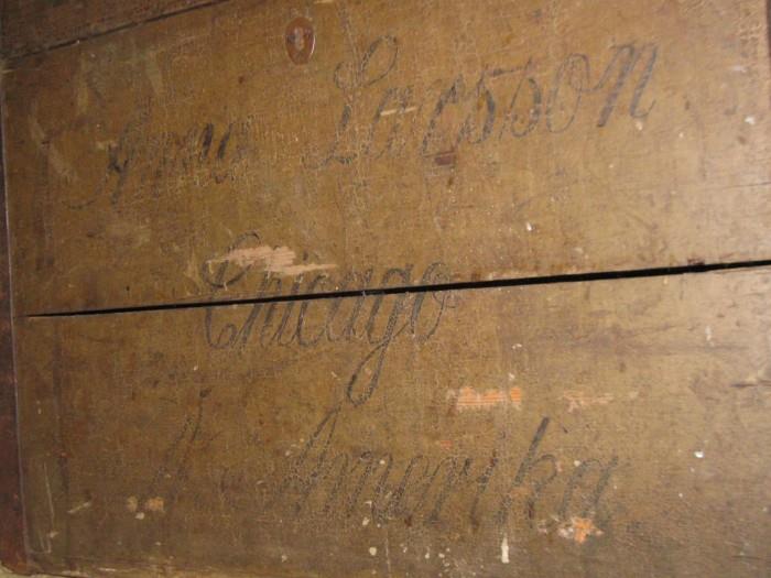 ANNA LARSSON, CHICAGO, N. AMERIKA painted on trunk.