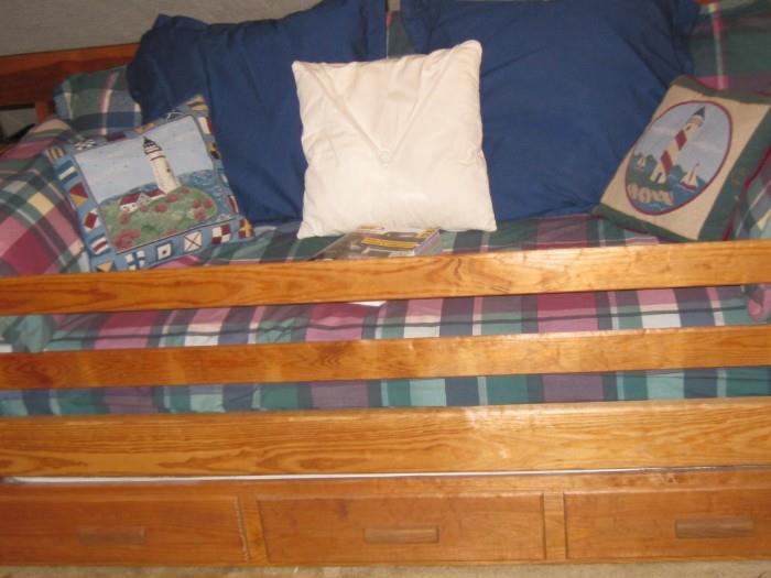 TRUNDLE BED