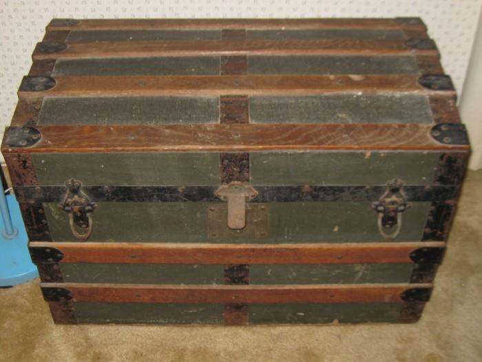 ANTIQUE FLAT TOP TRUNK