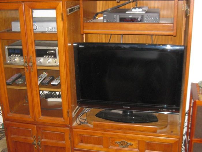 ENTERTAIMENT CENTER & FLAT SCREEN TV