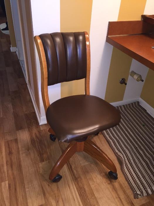 BROWN LEATHER AND WOOD OFFICE CHAIR
