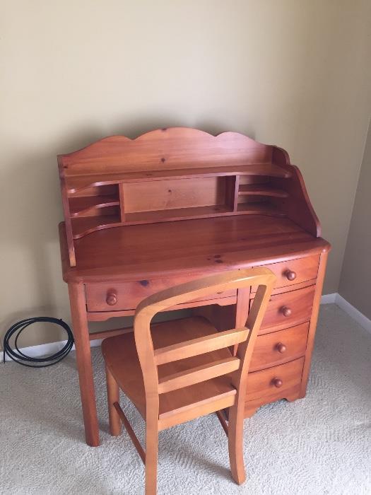 STANLEY SOLID PINE DESK AND CHAIR