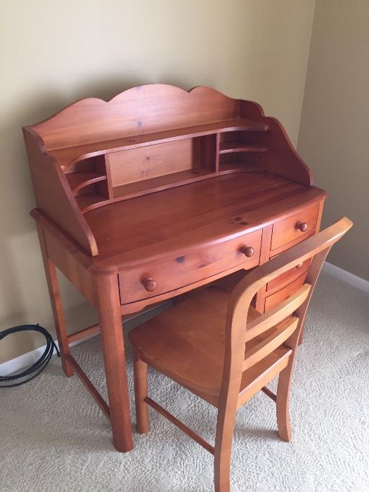 STANLEY SOLID PINE DESK AND CHAIR