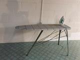 IRONING BOARD AND IRON