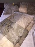 BEAUTIFUL COMFORTER SET WITH PILLOWS AND BEDSKIRT