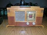1940 Philco pagoda style radio. It powers up but reception is not good. 