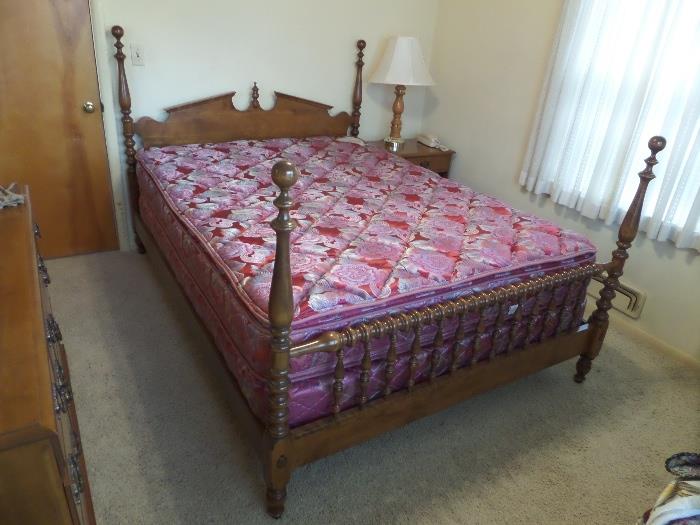 excellent 4 post queen bed - Relax-O-Pedic from Campbell Mattress & box spring - very clean