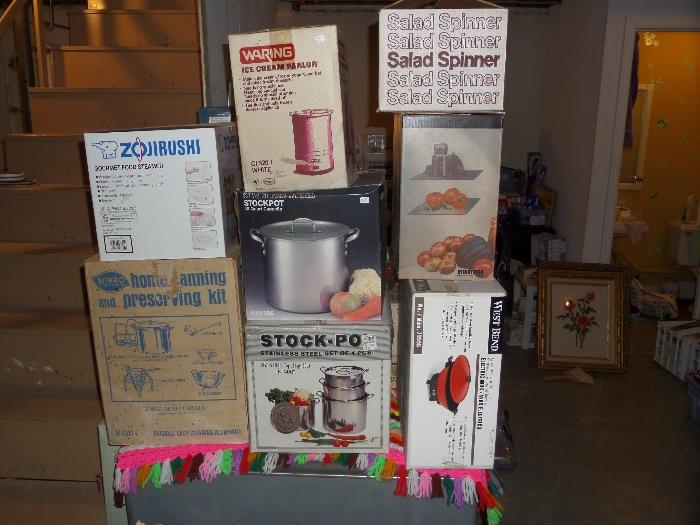 kitchen & household accessories and small appliances (some vintage) still in the box 