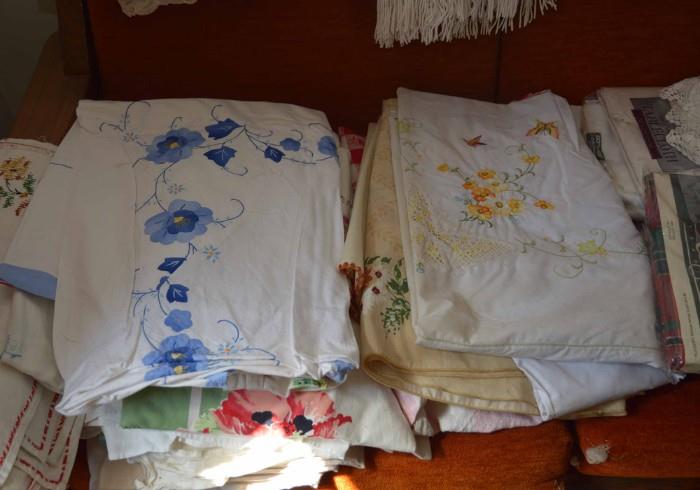 Vintage Linens (Tablecloths, Embroidery, Etc.)