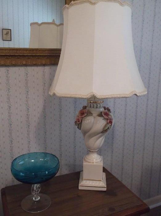 Lamp with applied roses