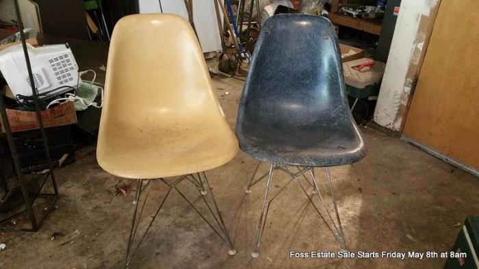 Pair of complementary Eiffel-style mid-century modern chairs