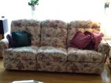 Dual recliner sofa