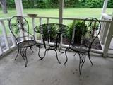 Patio table/ 2 chairs
