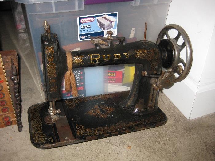 Ruby, a beautiful vintage sewing machine