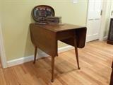 Ant. Craftsman Made Walnut Drop Leaf Table, Round Tapered and Splayed Legs, Pad Feet, Rounded Edge Drop Leaves