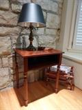 Sm Mahogany Side Table Stand w/ Shelf, Reeded Legs