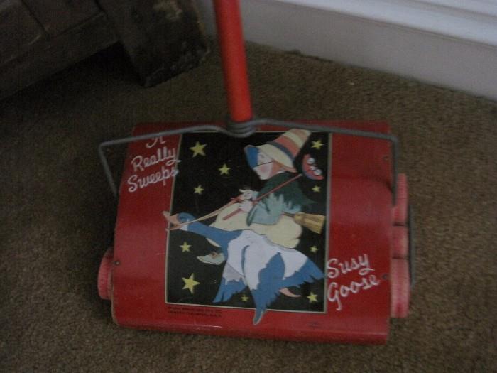 CHILD'S TOY SWEEPER "MINT"
