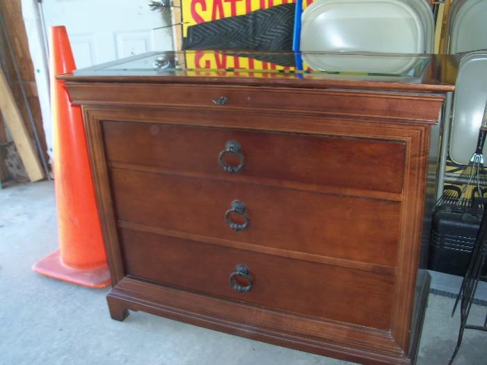 CHERRY BED ROOM CHEST