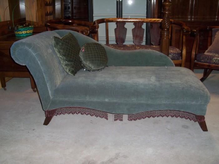FAINTING COUCH