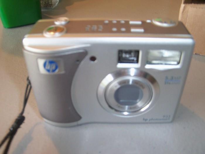DIGITAL CAMERA HP WITH BAG AND OPERATION BOOK