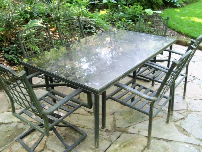 PATIO TABLE W 6 CHAIRS