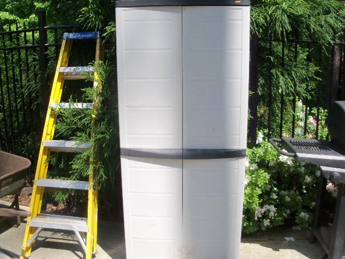 STORAGE CABINET CAN USE IN OR OUT DOORS