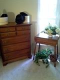 WOOD CHEST OF DRAWERS