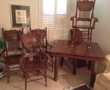 Solid and beautiful ... table, 2 leaves and 4 chairs