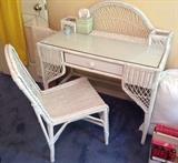 darrrrling wicker desk w chair