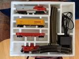 H.O. Train. Thunderbolt Sante Fe Set