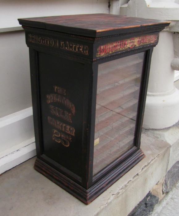 C/1890's counter-top Garter display cabinet w/glass front 