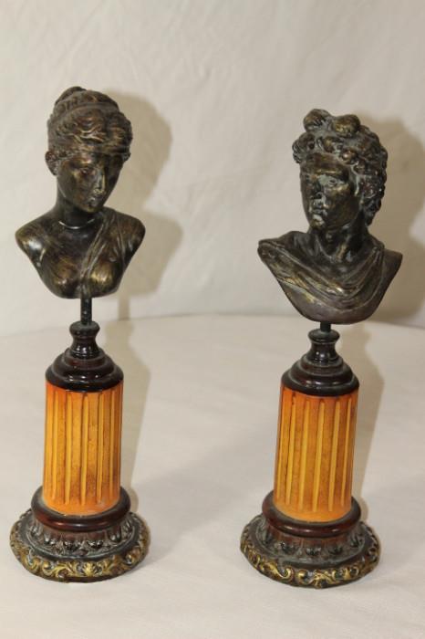 Furnishing – Pair of head statues on column pedestals. Pieces have slight tarnishing, overall in nice condition