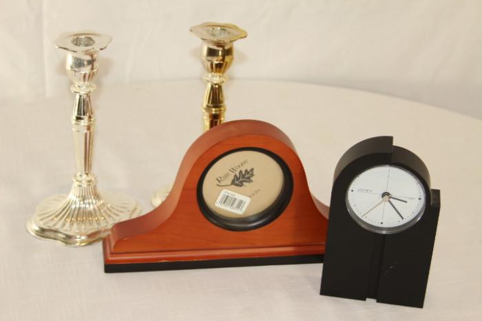 Furnishing – Varied lot. Two single candle stick holders. One table top clock with ‘Linden’ marked on face. One piece is a picture frame, round opening for picture with a wooden frame. 