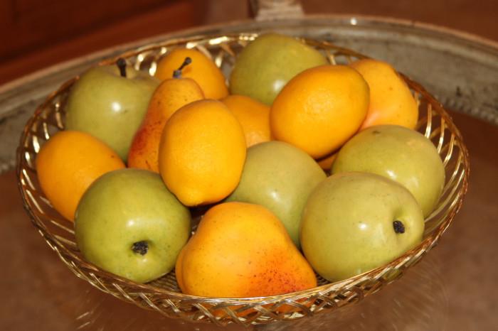 Kitchen – Metal golden basket with artificial fruit. Group lot has apples, pears, and lemons. Basket and fruit are a nice pair in good condition.