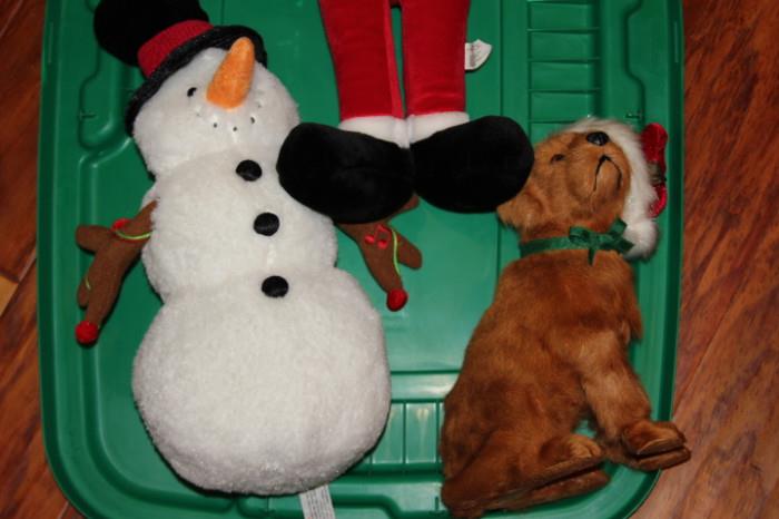 oys & Hobbies – Group lot of Holiday stuffed animals. 5 piece set. Lot consists of snowmen, goofy dressed as Santa and others. 