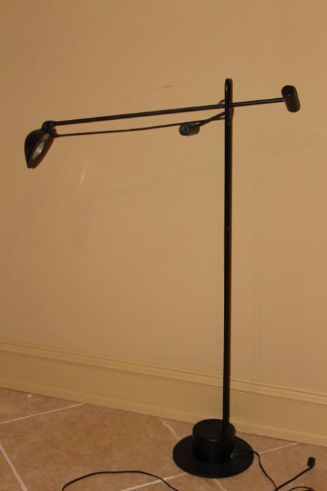 Furnishing – Black metal floor lamp. Adjustable piece. In good condition.